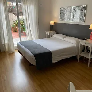 https://hostal-el-ninot.topbarcelonahotels.com